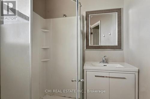 122 Montrose Street, Windsor, ON - Indoor Photo Showing Bathroom