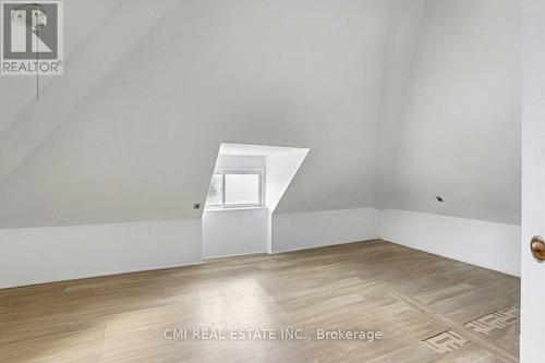 122 Montrose Street, Windsor, ON - Indoor Photo Showing Other Room