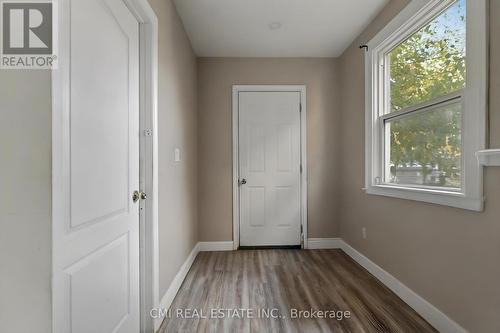 122 Montrose Street, Windsor, ON - Indoor Photo Showing Other Room