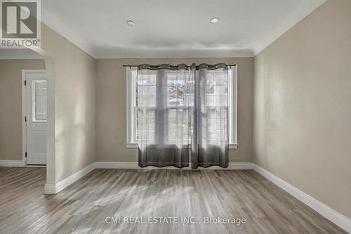 122 Montrose Street, Windsor, ON - Indoor Photo Showing Other Room