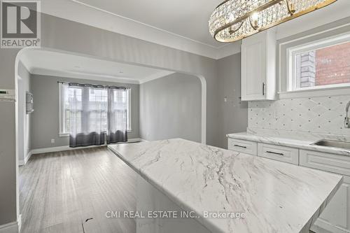 122 Montrose Street, Windsor, ON - Indoor Photo Showing Kitchen