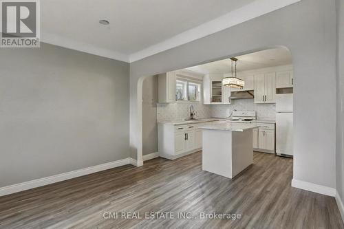 122 Montrose Street, Windsor, ON - Indoor Photo Showing Kitchen