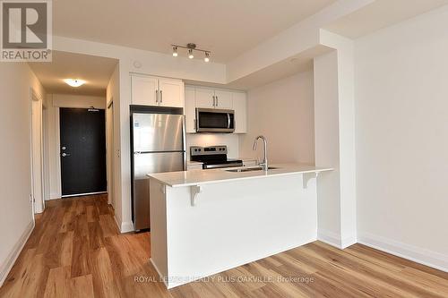 422 - 1936 Rymal Road E, Hamilton, ON - Indoor Photo Showing Kitchen With Stainless Steel Kitchen
