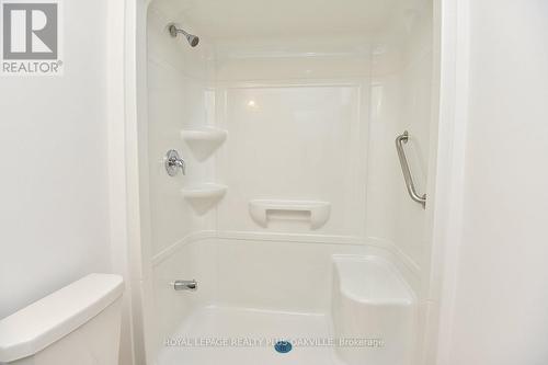 422 - 1936 Rymal Road E, Hamilton, ON - Indoor Photo Showing Bathroom