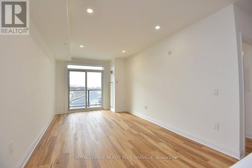 422 - 1936 Rymal Road E, Hamilton, ON - Indoor Photo Showing Other Room