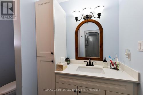 5 Easton Avenue, Tay (Port Mcnicoll), ON - Indoor Photo Showing Bathroom