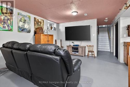 5 Easton Avenue, Tay (Port Mcnicoll), ON - Indoor