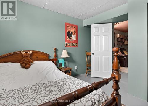 5 Easton Avenue, Tay (Port Mcnicoll), ON - Indoor Photo Showing Bedroom