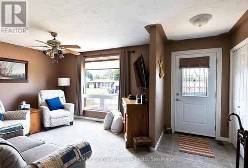 5 Easton Avenue, Tay (Port Mcnicoll), ON - Indoor Photo Showing Living Room