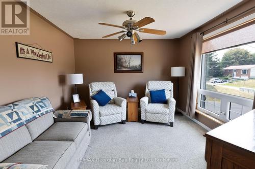 5 Easton Avenue, Tay (Port Mcnicoll), ON - Indoor Photo Showing Living Room