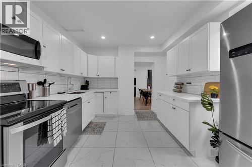 237 West Avenue N, Hamilton, ON - Indoor Photo Showing Kitchen