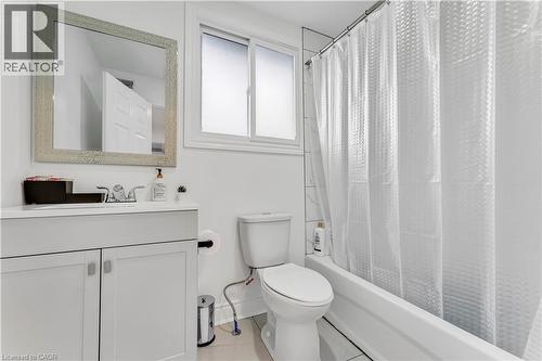 237 West Avenue N, Hamilton, ON - Indoor Photo Showing Bathroom