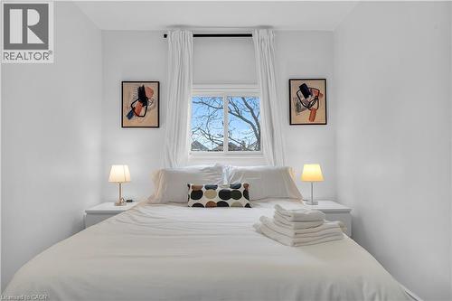 237 West Avenue N, Hamilton, ON - Indoor Photo Showing Bedroom