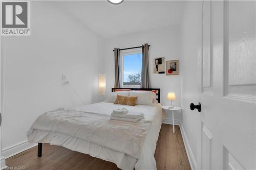 237 West Avenue N, Hamilton, ON - Indoor Photo Showing Bedroom