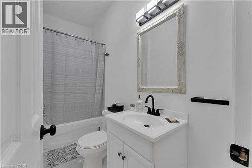 237 West Avenue N, Hamilton, ON - Indoor Photo Showing Bathroom
