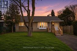 925 ELSETT DRIVE Ottawa, ON K1G 2S7
