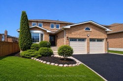 43 Falstaff Crescent Whitby, ON L1R 1W3