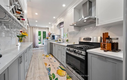 12 Hewitt Crescent, Ajax, ON - Indoor Photo Showing Kitchen With Upgraded Kitchen
