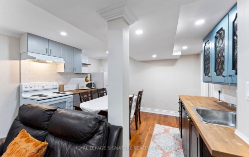 12 Hewitt Crescent, Ajax, ON - Indoor Photo Showing Kitchen