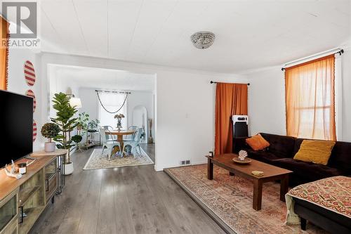 156 Walnut St, Sault Ste. Marie, ON - Indoor Photo Showing Living Room
