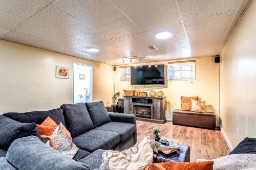 4 Thrush Road, Toronto, ON 