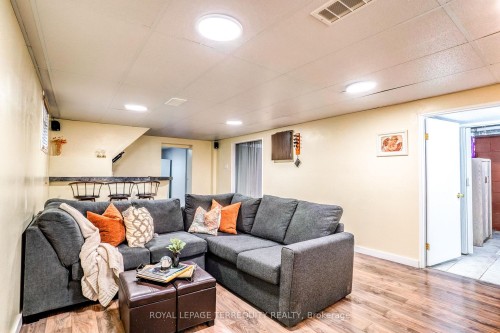 4 Thrush Road, Toronto, ON 