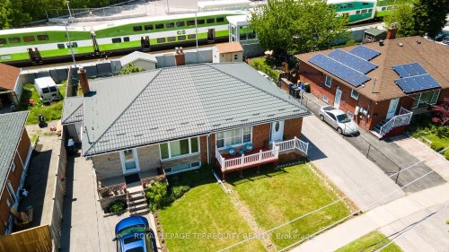 4 Thrush Road, Toronto, ON 