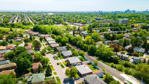 4 Thrush Road, Toronto, ON 