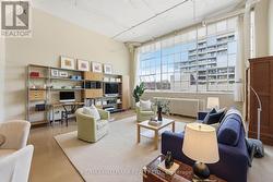 203 - 245 CARLAW AVENUE Toronto, ON M4M 2S6