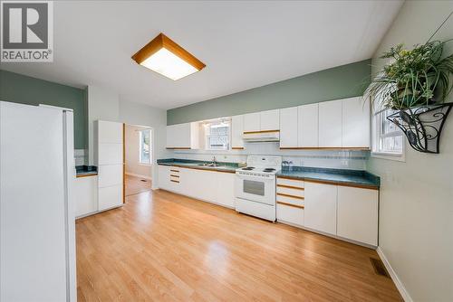 426 Austad Lane, Trail, BC - Indoor Photo Showing Kitchen