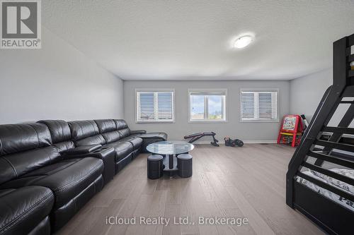 795 Robert Ferrie Drive, Kitchener, ON - Indoor Photo Showing Living Room