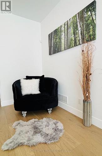 176 Winlow Way, Middlesex Centre, ON - Indoor Photo Showing Living Room