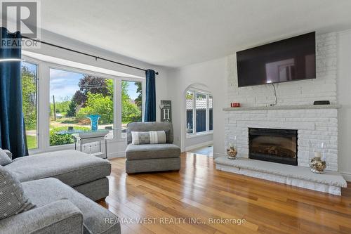 16731 Leslie Hill Road, Halton Hills, ON - Indoor Photo Showing Living Room With Fireplace