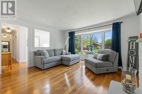 16731 Leslie Hill Road, Halton Hills, ON - Indoor Photo Showing Living Room