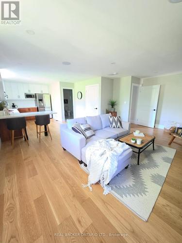 943 Barry Avenue, Innisfil, ON 