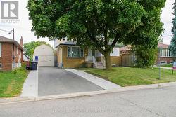 35 CUMBERLAND DRIVE Brampton, ON L6V 1W5