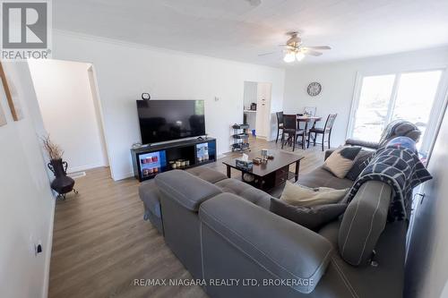 2868 June Road, Port Colborne (Sherkston), ON - Indoor Photo Showing Living Room