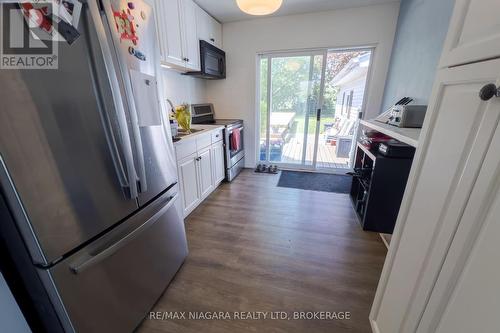 2868 June Road, Port Colborne (Sherkston), ON - Indoor Photo Showing Kitchen