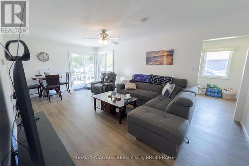 2868 June Road, Port Colborne (Sherkston), ON - Indoor Photo Showing Living Room