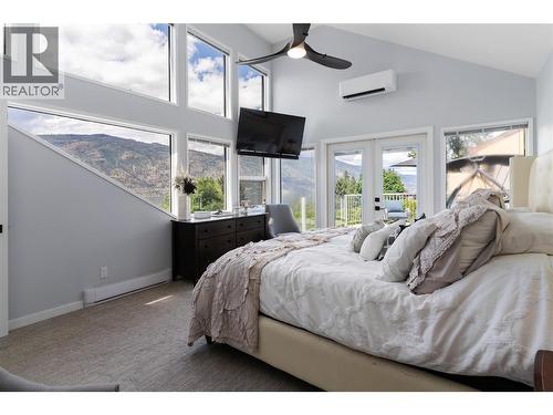 2060 Bennett Road, Kelowna, BC - Indoor Photo Showing Bedroom