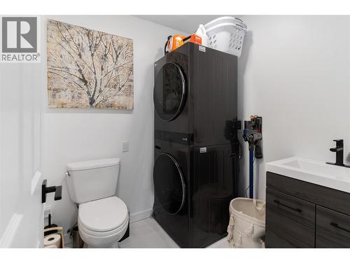 2060 Bennett Road, Kelowna, BC - Indoor Photo Showing Laundry Room