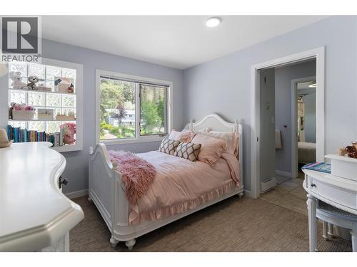 2060 Bennett Road, Kelowna, BC - Indoor Photo Showing Bedroom