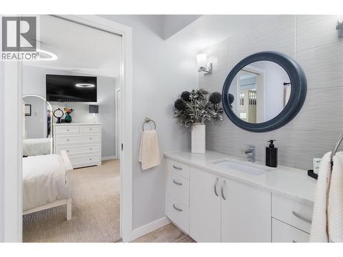2060 Bennett Road, Kelowna, BC - Indoor Photo Showing Bathroom