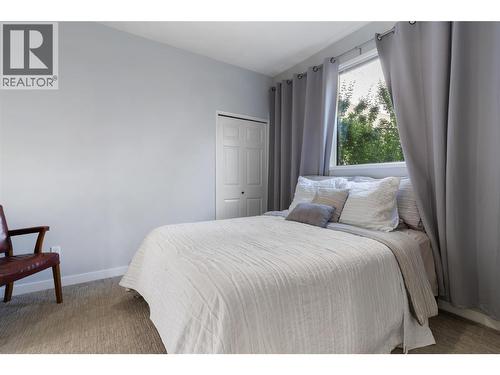 2060 Bennett Road, Kelowna, BC - Indoor Photo Showing Bedroom