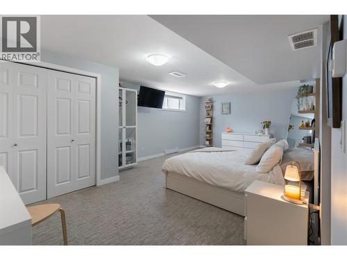 2060 Bennett Road, Kelowna, BC - Indoor Photo Showing Bedroom