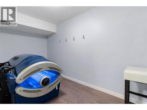 2060 Bennett Road, Kelowna, BC - Indoor