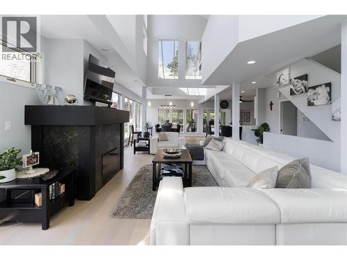 2060 Bennett Road, Kelowna, BC - Indoor Photo Showing Living Room With Fireplace