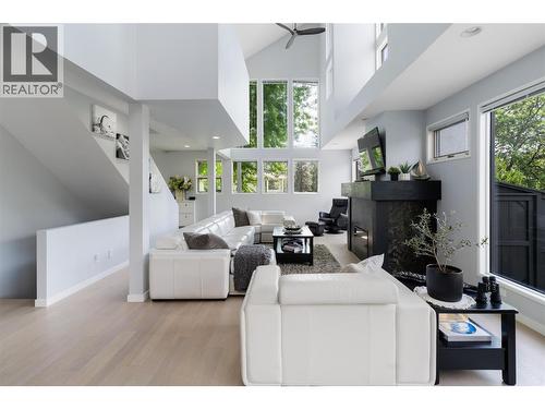 2060 Bennett Road, Kelowna, BC - Indoor