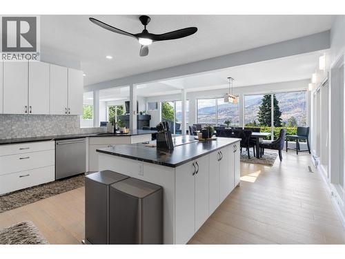 2060 Bennett Road, Kelowna, BC - Indoor Photo Showing Kitchen