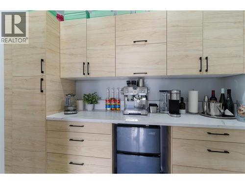 2060 Bennett Road, Kelowna, BC - Indoor